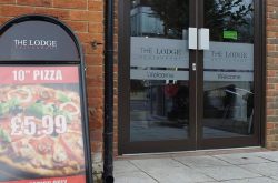 The Lodge – Restaurant Romanesc Barnet, Londra