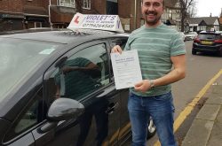 Violeta Pintilie – Instructor Auto Londra